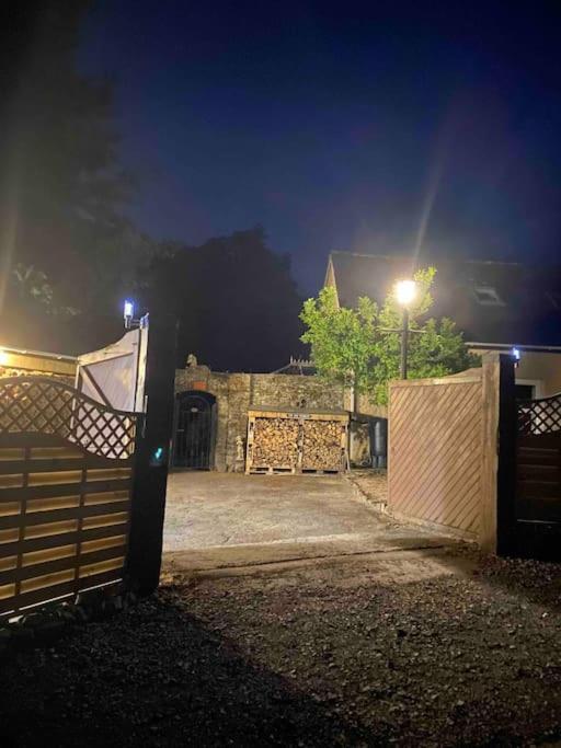 Beautiful Renovated Former Coach House Llandeilo Exterior foto