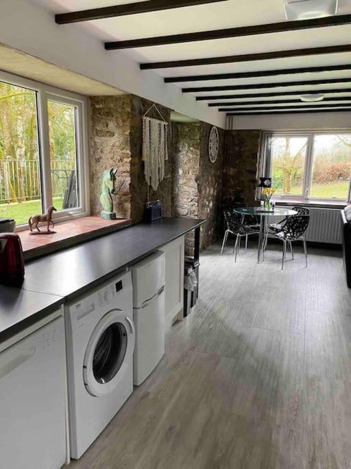 Beautiful Renovated Former Coach House Llandeilo Exterior foto